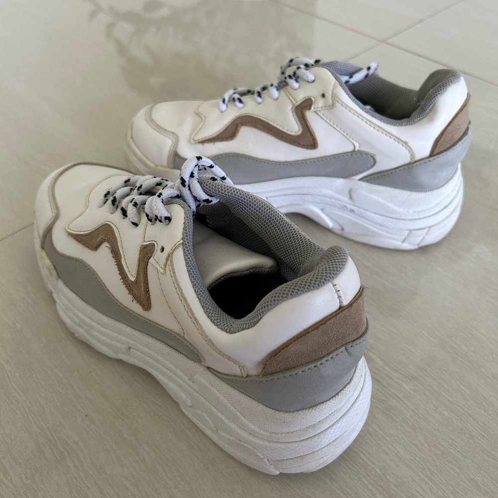 Chunky sneakers
